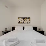 Traditional Maltese Escape With Rooftop Terrace By 360 Estates