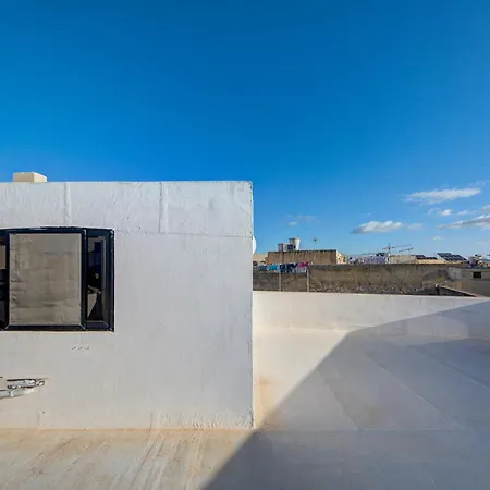 아파트 Traditional Maltese Escape With Rooftop Terrace By 360 Estates Dingli