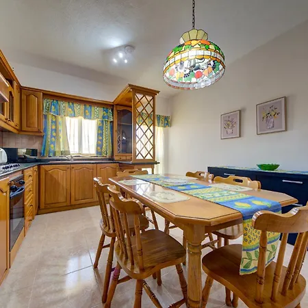 Traditional Maltese Escape With Rooftop Terrace By 360 Estates Apartment Dingli