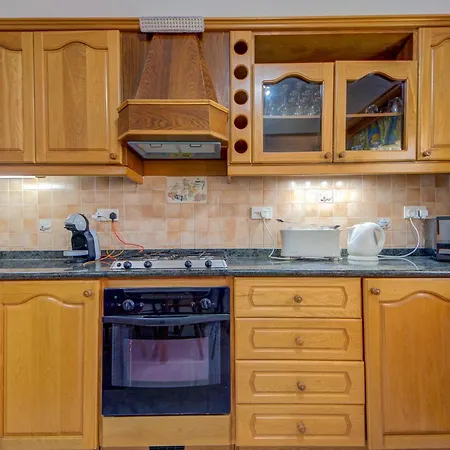 Traditional Maltese Escape With Rooftop Terrace By 360 Estates