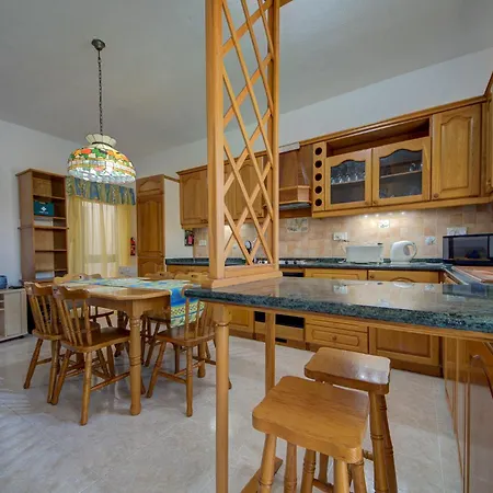 Traditional Maltese Escape With Rooftop Terrace By 360 Estates Apartment