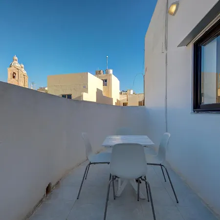 Traditional Maltese Escape With Rooftop Terrace By 360 Estates