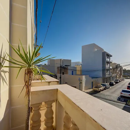 Traditional Maltese Escape With Rooftop Terrace By 360 Estates Apartment