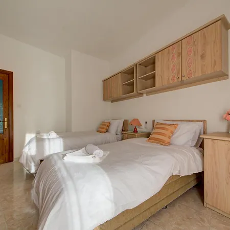 Daire Traditional Maltese Escape With Rooftop Terrace By 360 Estates Dingli