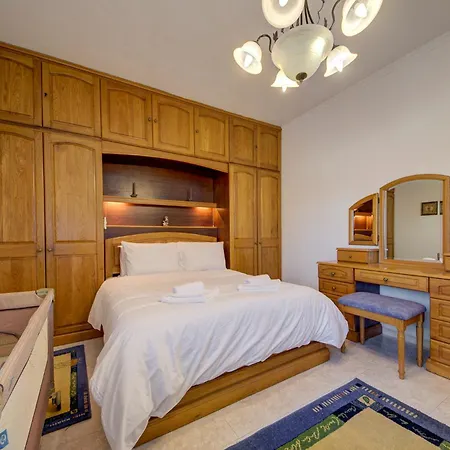 Traditional Maltese Escape With Rooftop Terrace By 360 Estates * Dingli