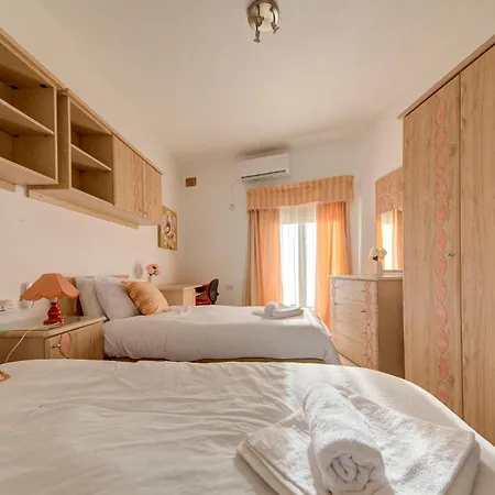 Traditional Maltese Escape With Rooftop Terrace By 360 Estates