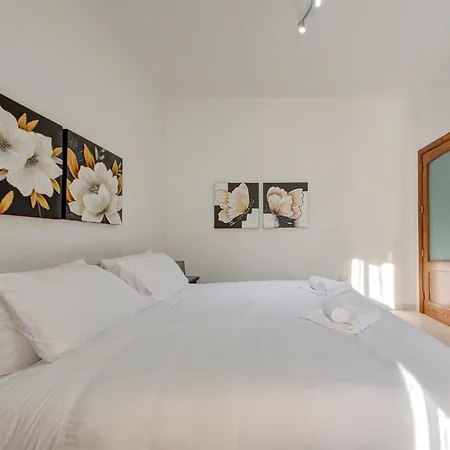 Traditional Maltese Escape With Rooftop Terrace By 360 Estates Apartment Dingli