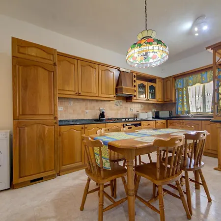 Apartment Traditional Maltese Escape With Rooftop Terrace By 360 Estates Dingli