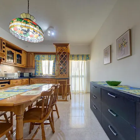 Traditional Maltese Escape With Rooftop Terrace By 360 Estates * Dingli