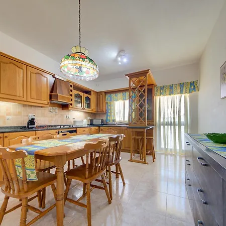 Traditional Maltese Escape With Rooftop Terrace By 360 Estates * Dingli