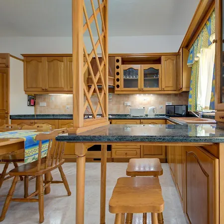 Traditional Maltese Escape With Rooftop Terrace By 360 Estates Appartement Dingli