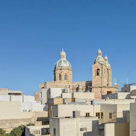 Traditional Maltese Escape With Rooftop Terrace By 360 Estates *