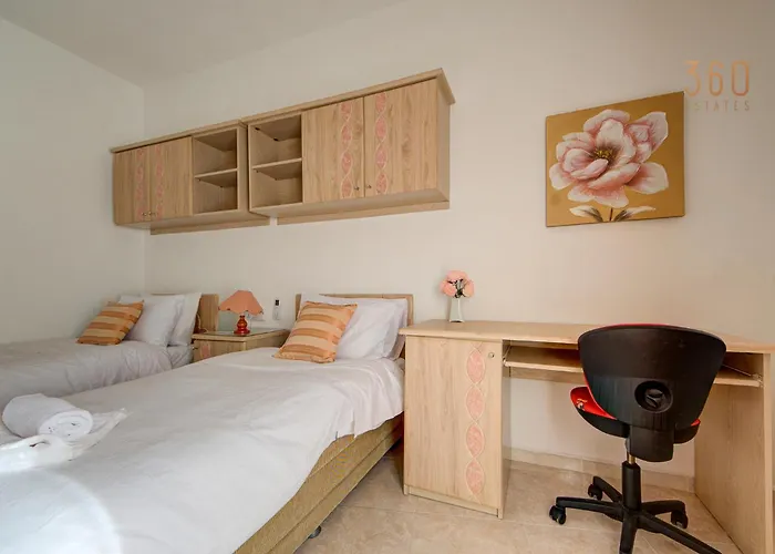 Traditional Maltese Escape With Rooftop Terrace By 360 Estates Dingli