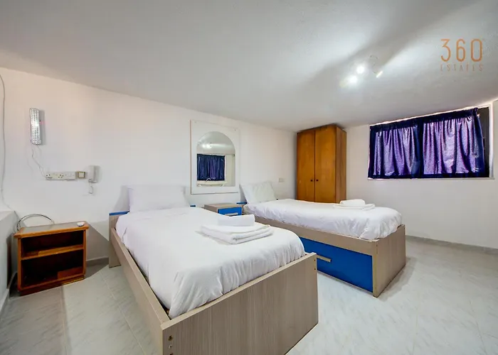 Traditional Maltese Escape With Rooftop Terrace By 360 Estates Dingli