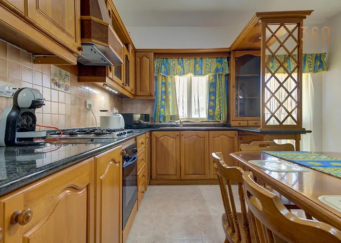 아파트 Traditional Maltese Escape With Rooftop Terrace By 360 Estates Dingli