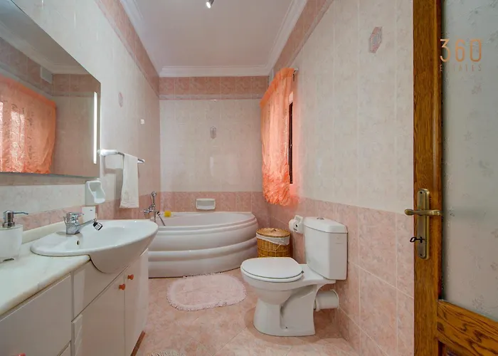 Traditional Maltese Escape With Rooftop Terrace By 360 Estates *