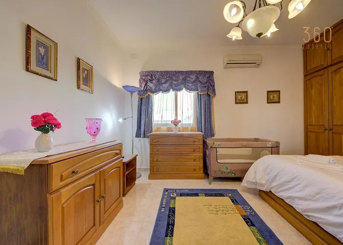 Traditional Maltese Escape With Rooftop Terrace By 360 Estates Dingli