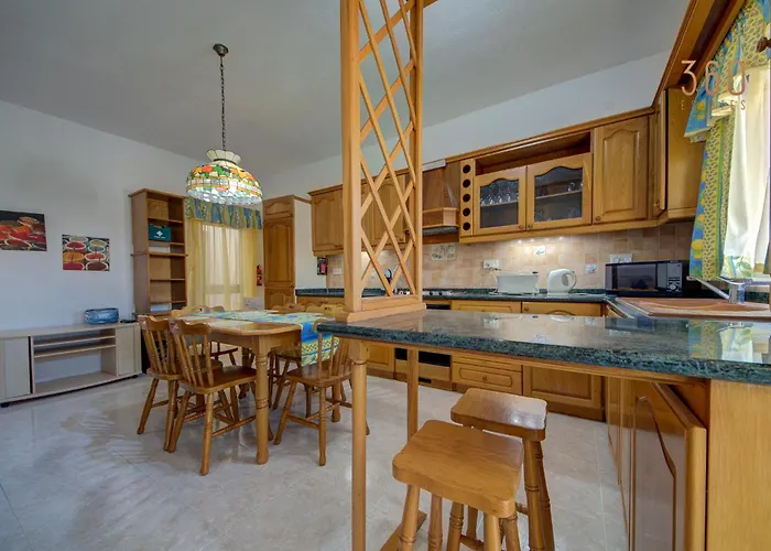 Traditional Maltese Escape With Rooftop Terrace By 360 Estates 아파트