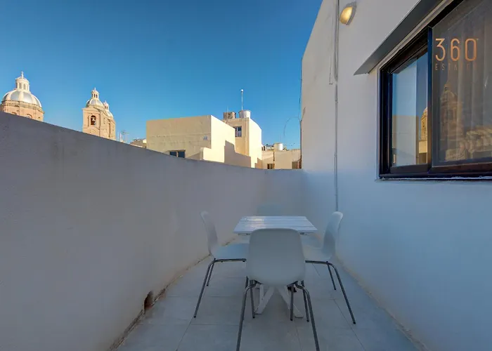 Traditional Maltese Escape With Rooftop Terrace By 360 Estates