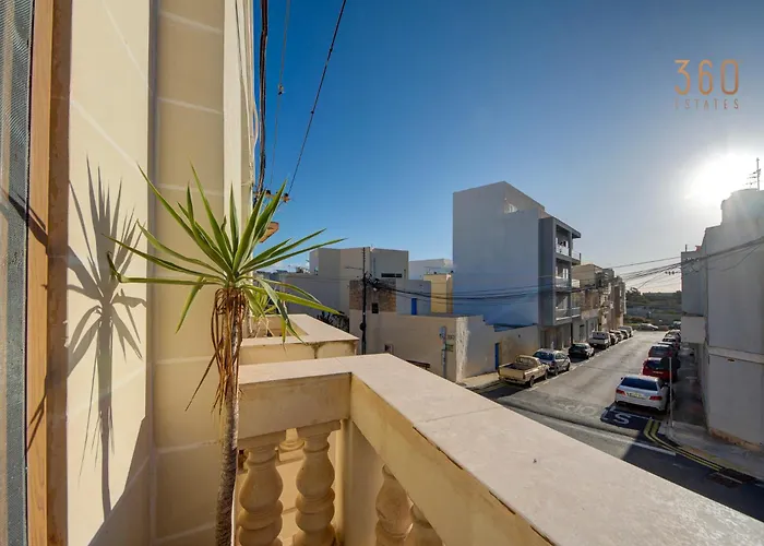 Traditional Maltese Escape With Rooftop Terrace By 360 Estates アパート