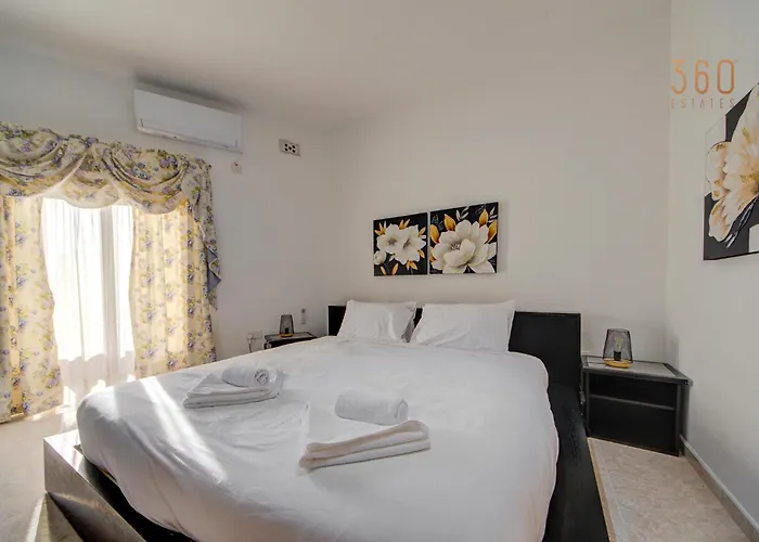 Traditional Maltese Escape With Rooftop Terrace By 360 Estates Dingli