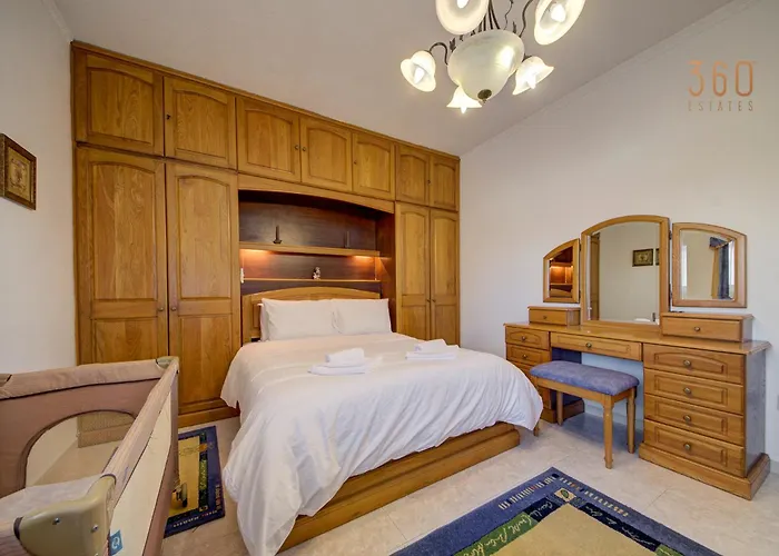 Traditional Maltese Escape With Rooftop Terrace By 360 Estates * Dingli