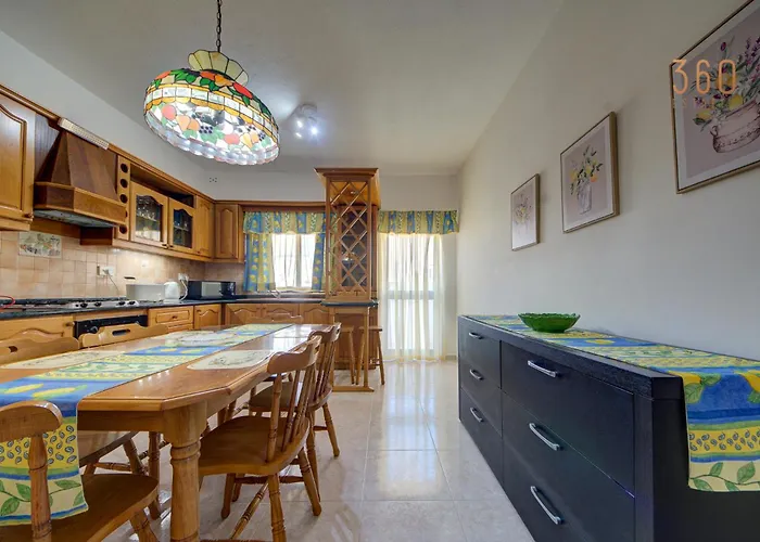 Traditional Maltese Escape With Rooftop Terrace By 360 Estates * Dingli