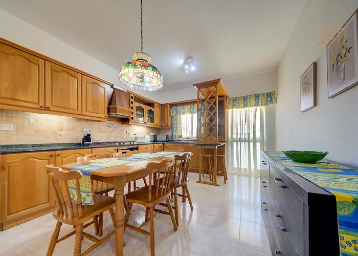 Traditional Maltese Escape With Rooftop Terrace By 360 Estates * Dingli