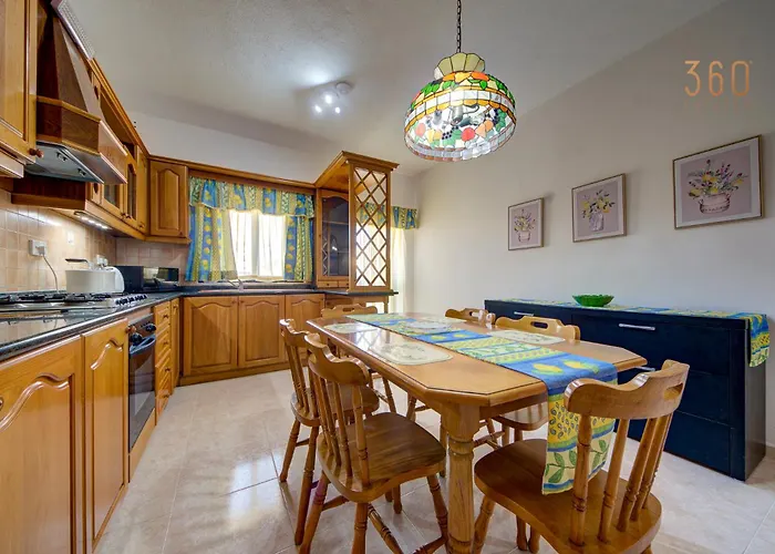 Traditional Maltese Escape With Rooftop Terrace By 360 Estates アパート Dingli